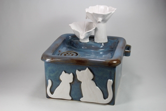 cordless square pet drinking fountain with internal SLA battery